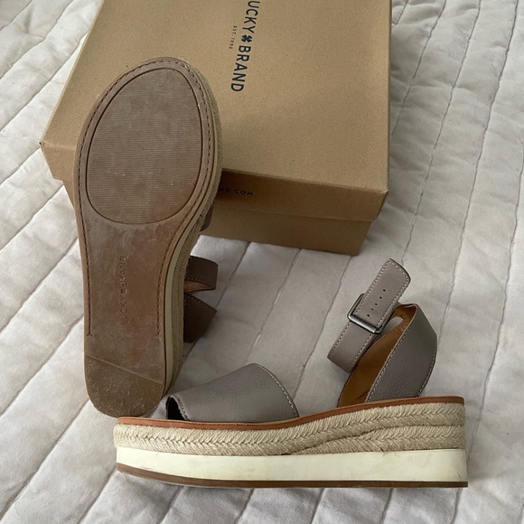 Lucky Brand platform Sandals. Used once-in like new condition. - Picture 1 of 4